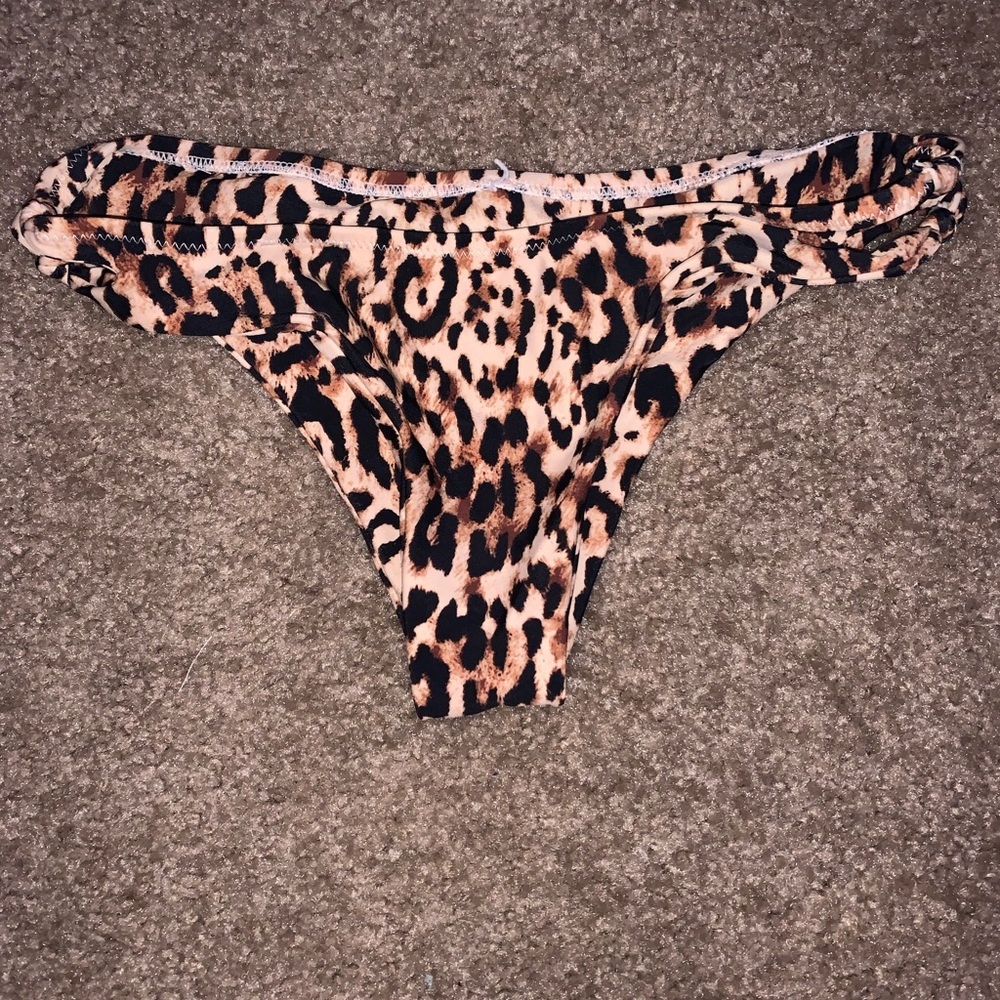 Cheeky bikini bottoms